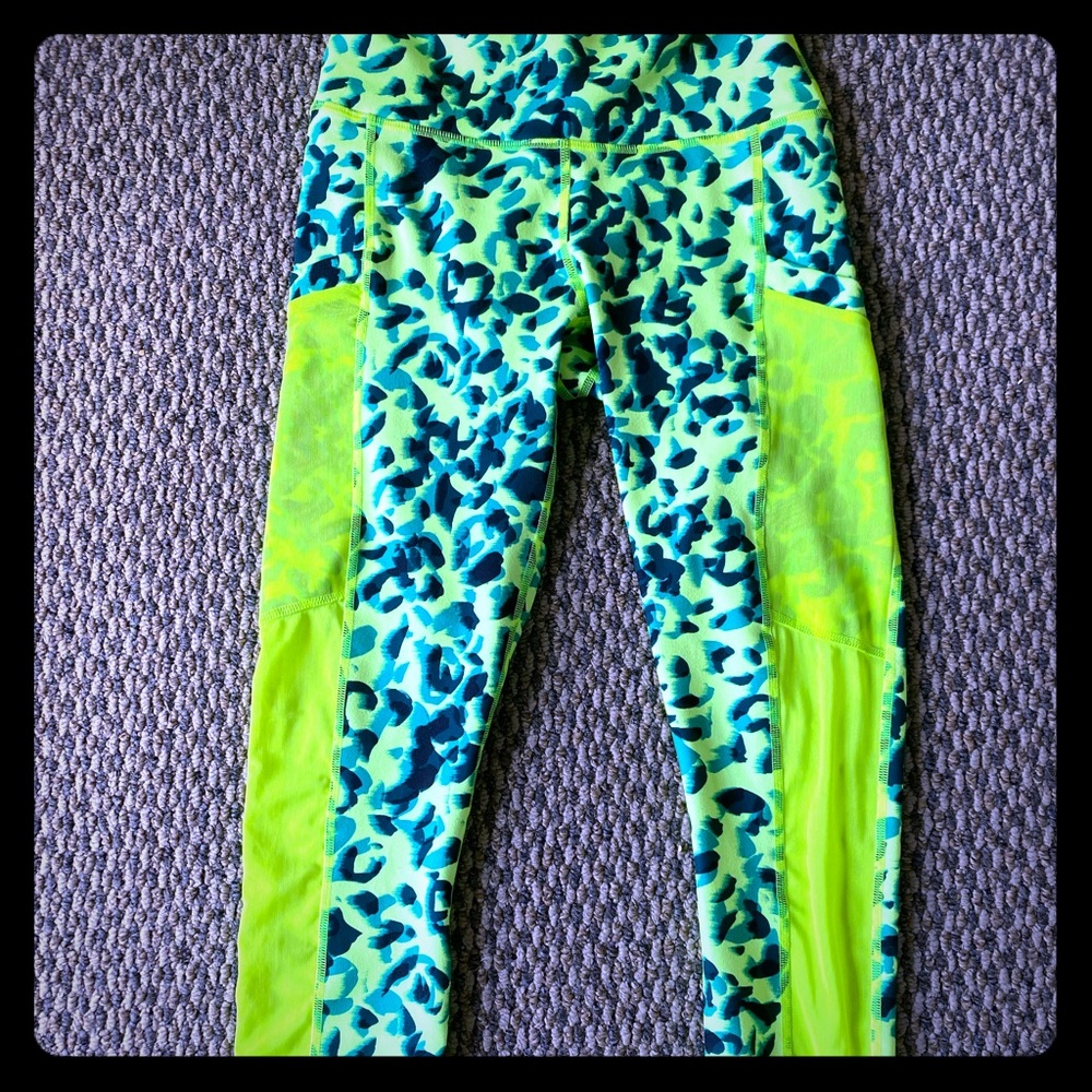 Fabletics barely worn powerhold pants, excellent!